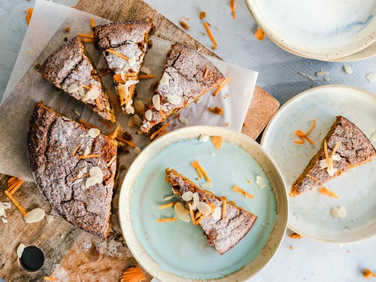 Financiers aux amandes dorés au beurre noisette dans moule